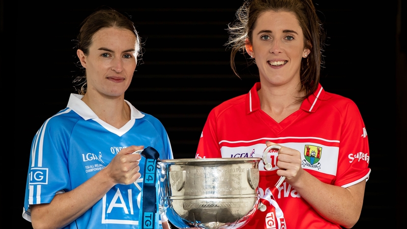 Dublin captain Sinéad Aherne with Cork captain Ciara O'Sullivan