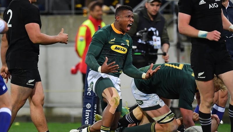 Aphiwe Dyantyi celebrates for South Africa
