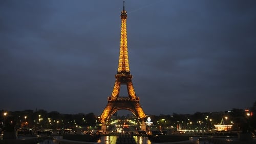 The piece had connected the top two floors of the Eiffel Tower