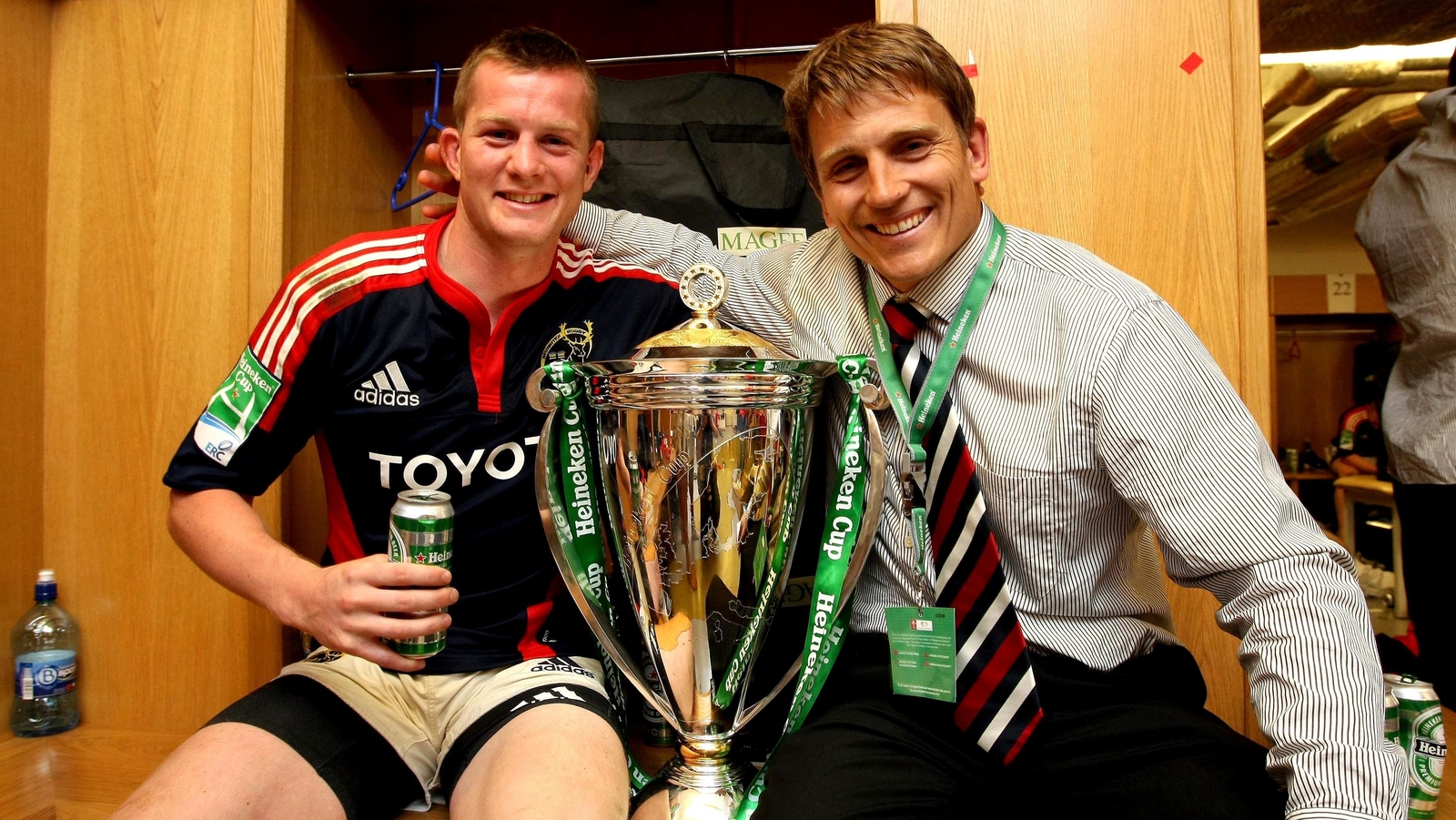 Denis Hurley celebrates the 2008 Heineken Cup victory with Shaun Payne