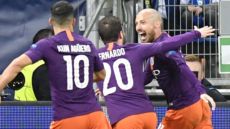 Manchester City's Spanish midfielder David Silva (R) celebrates his winner
