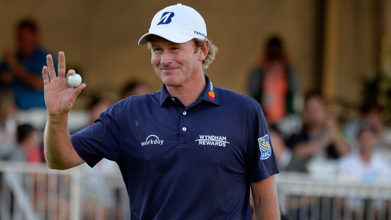 Brandt Snedeker holds a three-shot lead at the Safeway Open