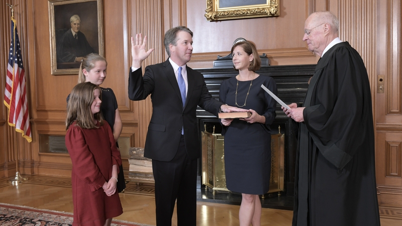 Brett Kavanaugh takes the judicial oath as his family watch on