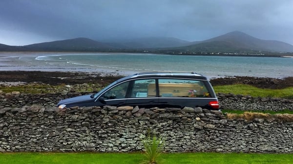 The funeral mass was held today at Séipéal na Carraige, Baile na nGall