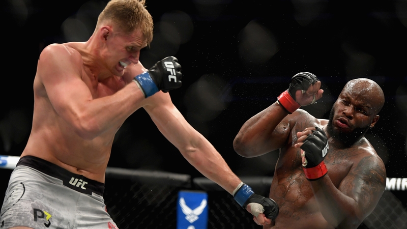 Derrick Lewis (R) scored a spectacular knockout victory at UFC 229