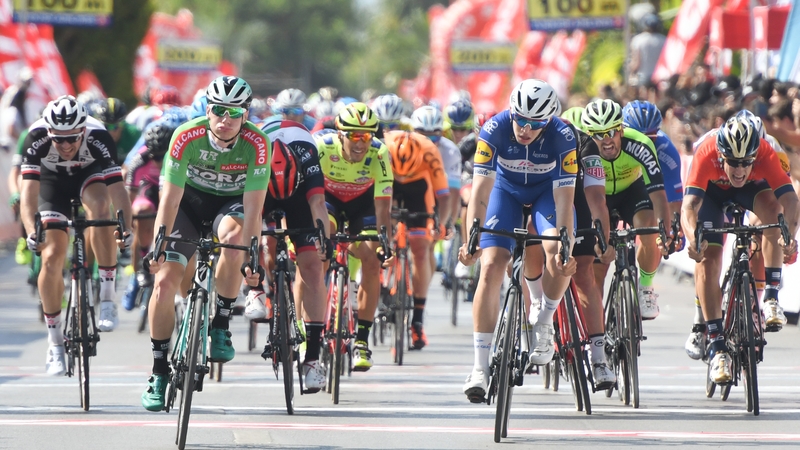 Sam Bennett (Green Jersey) wins the second stage