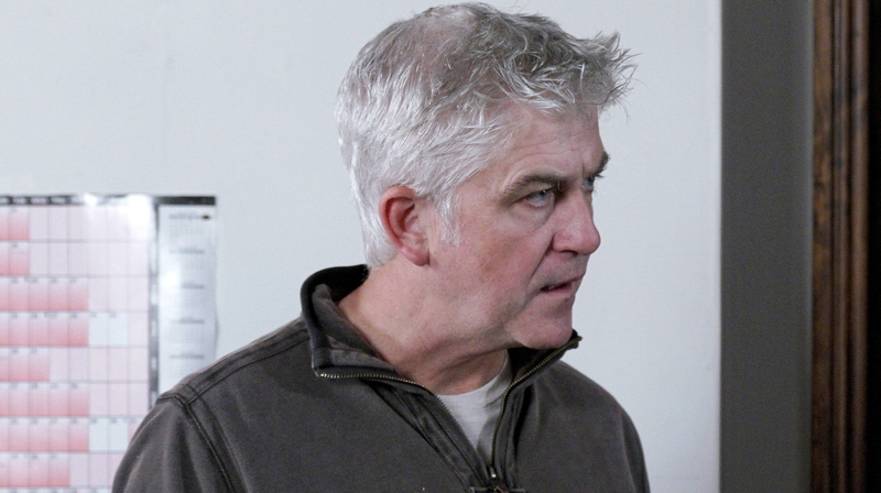 Jane pleads with Tommy to help her get revenge on Fair City