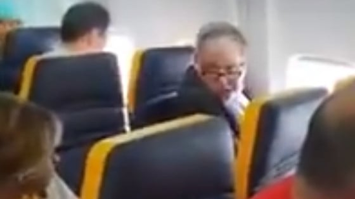 Investigation into alleged racist incident on Ryanair flight