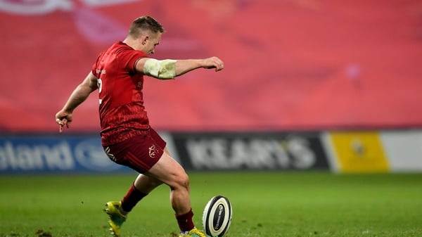 Rory Scannell kicks his last-gasp penalty