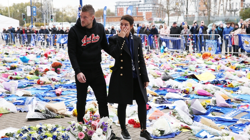 Leicester opened a book of condolence in memory of vichai Srivaddhanaprabha