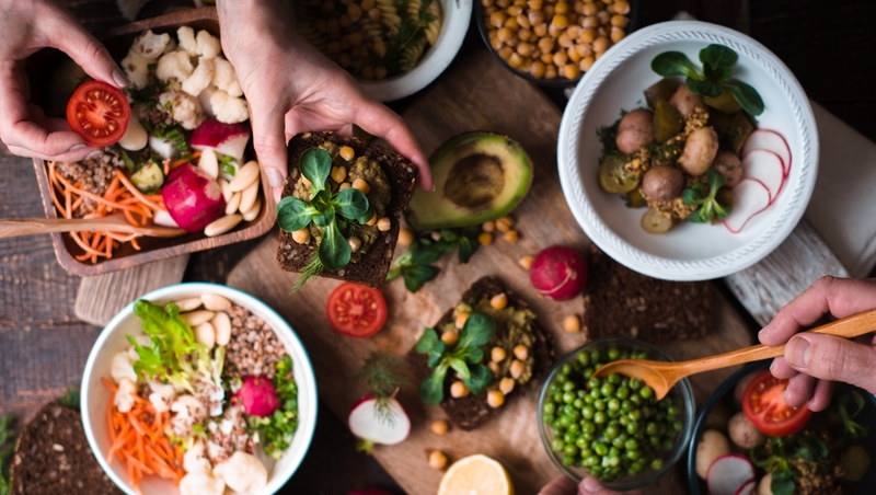 There are many health benefits to eating a plant-based diet