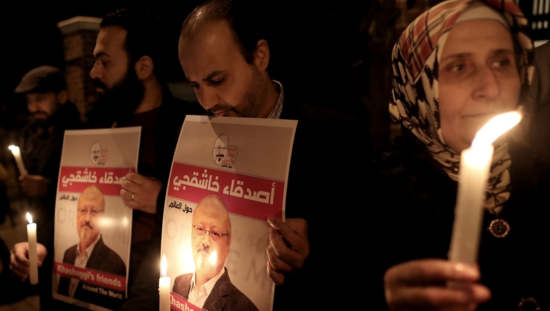 People demonstrate in front of the Saudi Arabian consulate in Istanbul