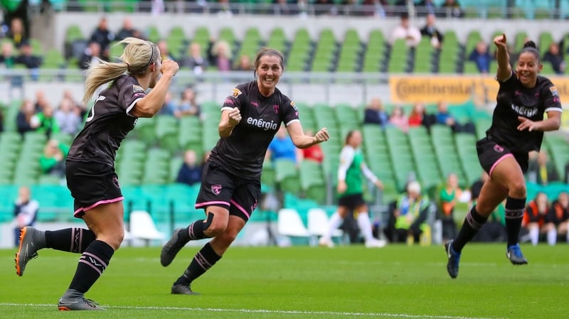 Katrina Parrock (l) celebrates her winner