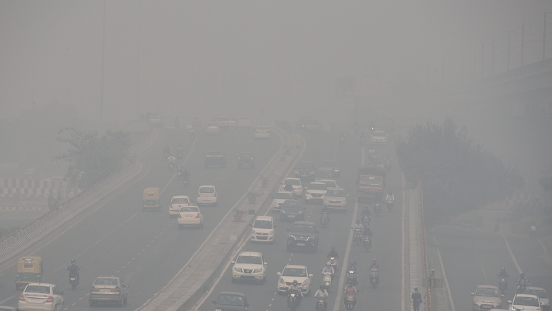 People complained of breathing difficulties as the smog worsened