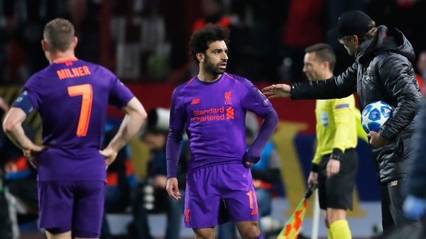 Jurgen Klopp speaks to Mo Salah during Liverpool's loss to Red Star