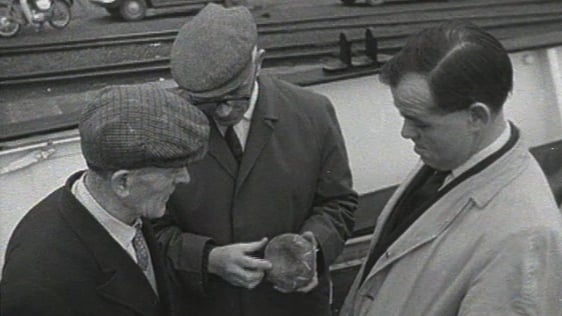 Men with an allegedly unlucky stone, Wexford Quays (1968)