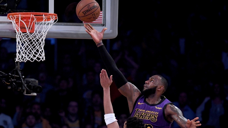 LeBron James increased his career total to 31,425 points during a fourth win in a row for the LA Lakers