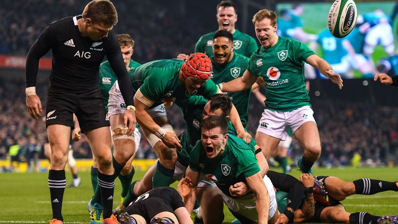 Jacob Stockdale celebrates his superb try