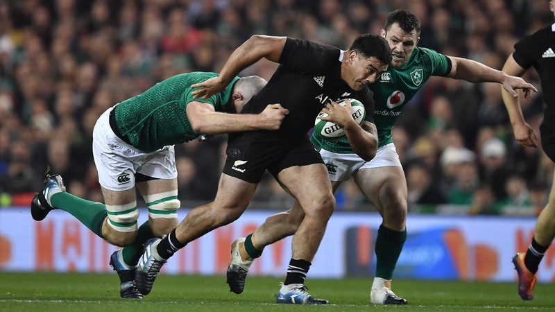 Devin Toner tackles Codie Taylor