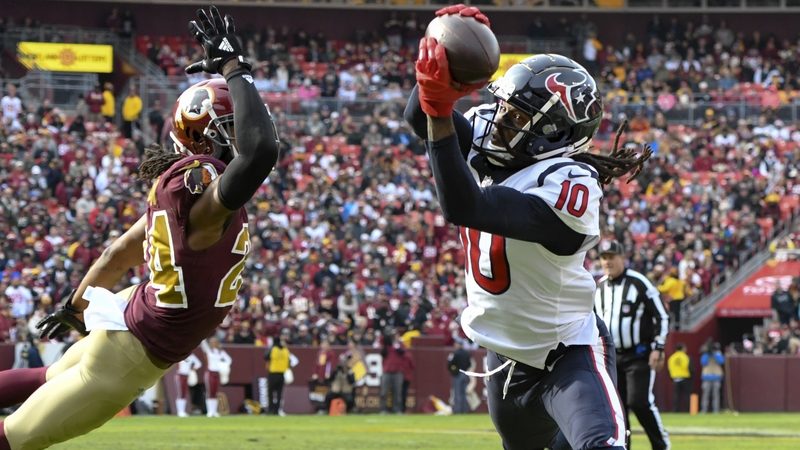 Houston Texans wide receiver DeAndre Hopkins (10) takes a touchdown pass