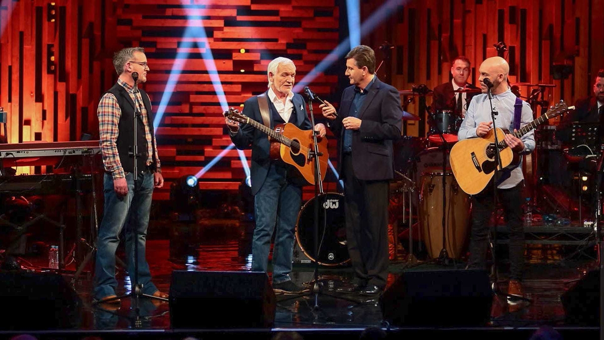 An Ceoltóir Daniel O Donnell agus léiritheoir an chláir teilifíse Opry Le Daniel, Sally Ní Dhuibhir. 