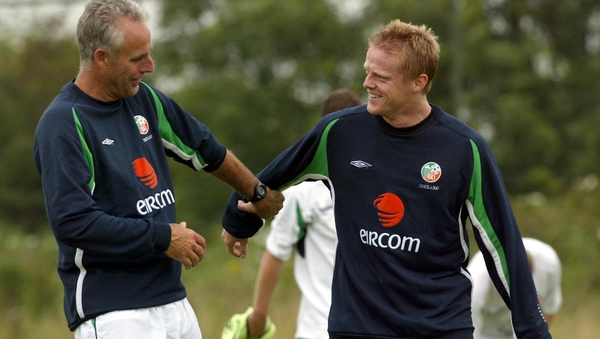 Mick McCarthy and Damien Duff at Ireland training in 2002