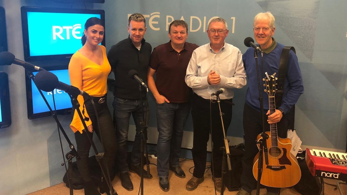 Country Roads: The Definitive Irish Country Music Collection Vol 1