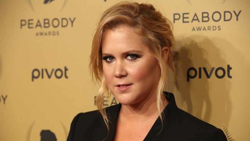 Amy Schumer postpones tour dates