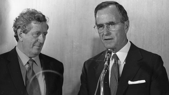 Vice President George HW Bush acknowledges the welcome to Ireland by Taoiseach Garret FitzGerald in 1983