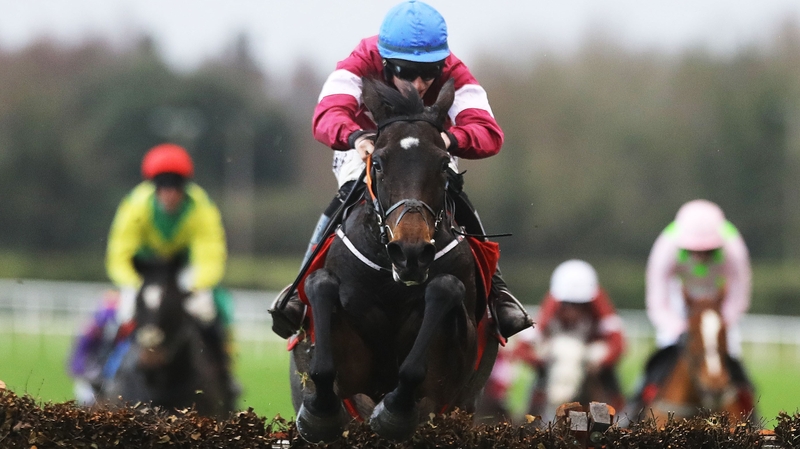 Apple's Jade leaves the field in her wake at Fairyhouse