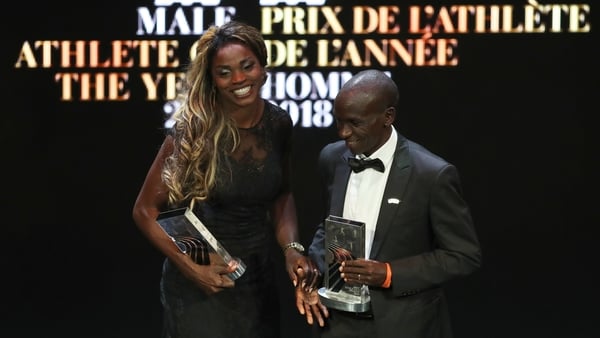 Kipchoge and Ibarguen with their awards