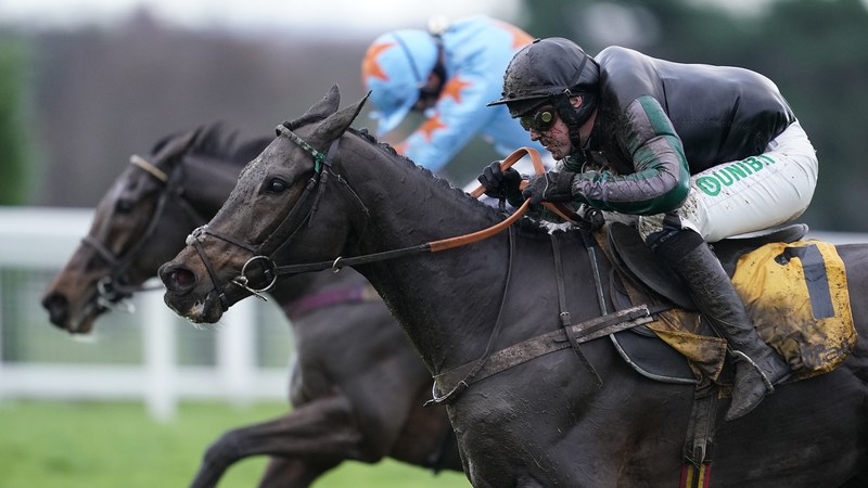 Altior and Un De Sceaux jumped well throughout
