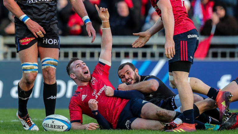 JJ Hanrahan celebrates scoring Munster's third try