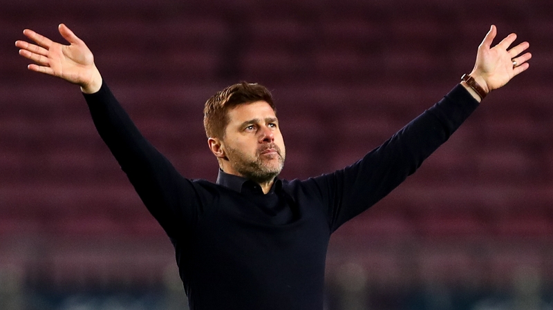 Mauricio Pochettino waves to fans in the Nou Camp