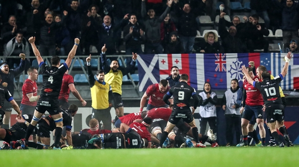 The Castres pack powered over for the game's only try on 24 minutes
