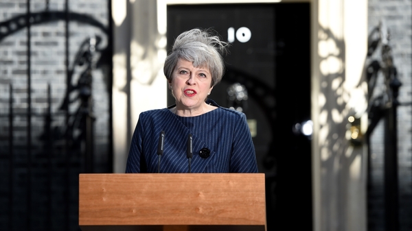 Cad atá i ndán do Theresa May?