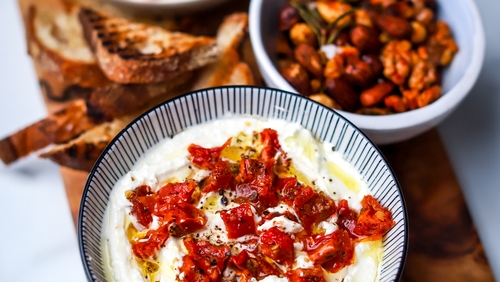 Sun blushed tomato whipped feta wit garlic sourdough toasts, veggie crudités & rosemary nuts
