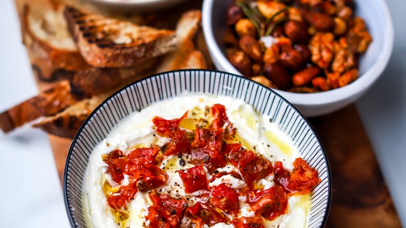Sun blushed tomato whipped feta wit garlic sourdough toasts, veggie crudités & rosemary nuts