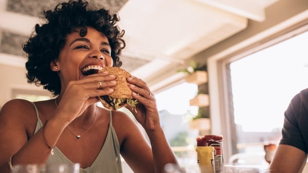 It's this time of year that we can feel our lowest, but psychotherapist and best-selling author Richard Hogan says all it takes to train your brain to be happier is five minutes every day for 21 days.