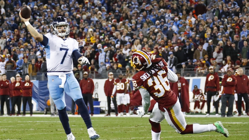 Blaine Gabbert of the Tennessee Titans throws a touchdown pass