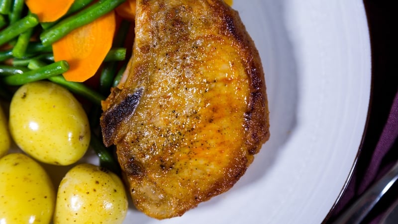 Pork Chops with Mashed Potatoes & Veg