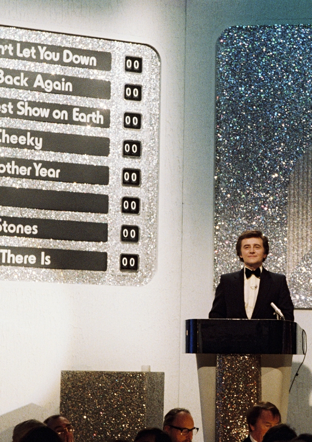 Larry presents the National Song Contest in 1980
