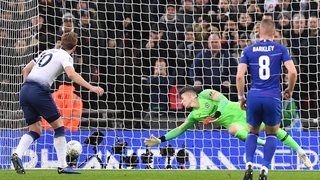 Harry Kane converts from the spot