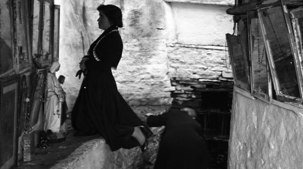 Íomhá ó Dúchas.ie- Holy wells - in Munster: St. Bridget's Well, Moher, (between Liscannor and Cliffs of Moher).