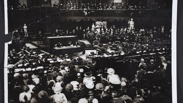 Comóradh 100 bliain ar an gcéad tionól den Dáil