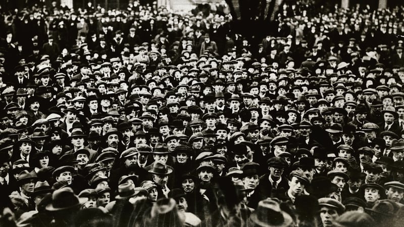 The crowd outside the Mansion House during the first meeting of Dáil Eireann. Photo: George Rinhart/Corbis via Getty Images