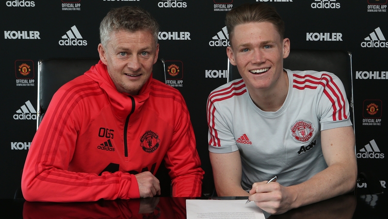 Scott McTominay puts pen to paper