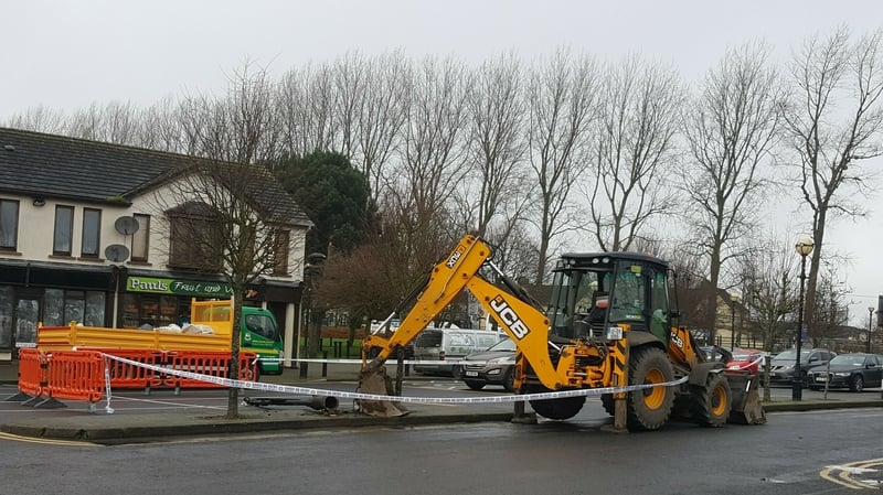Man was among a group of staff working on a damaged street light at Kilbride Plaza in Tullamore