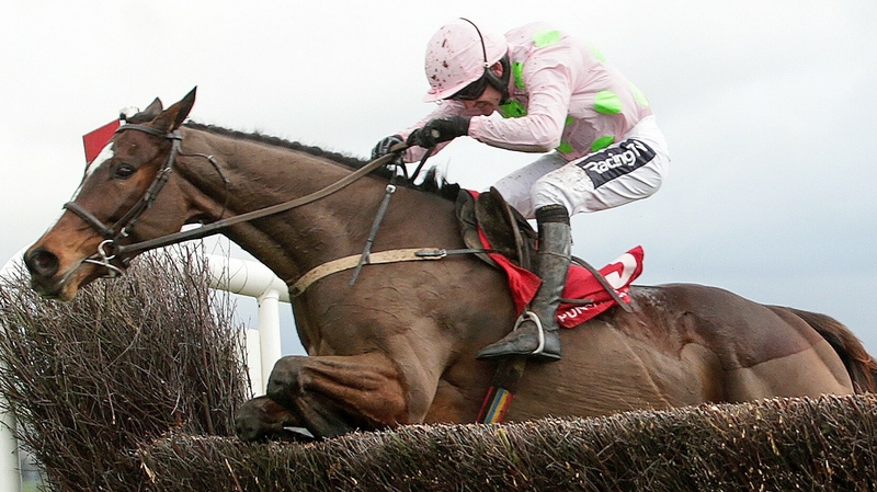 Last year's Steeplechase winner Min is favoured in the 3.10