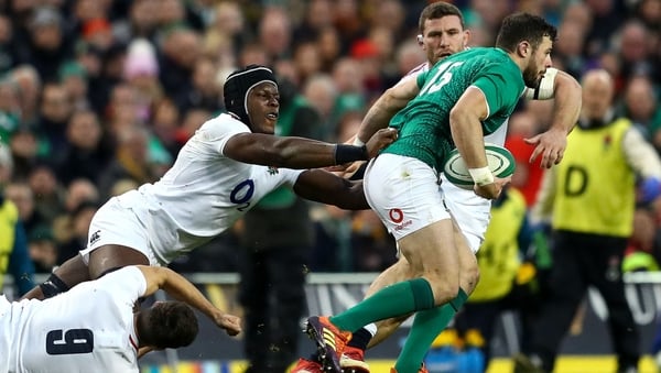 Maro Itoje tackles Robbie Henshaw in Dublin